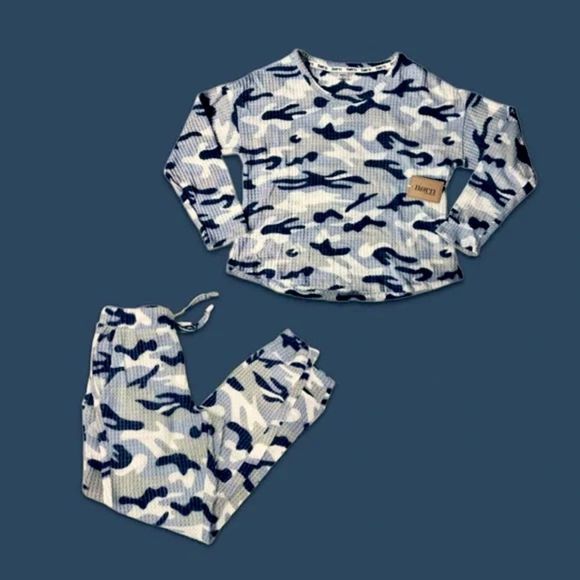 NWT Born Sleepwear Blue Camouflage Long Sleeve Top & Lounge Pants - Picture 2 of 12
